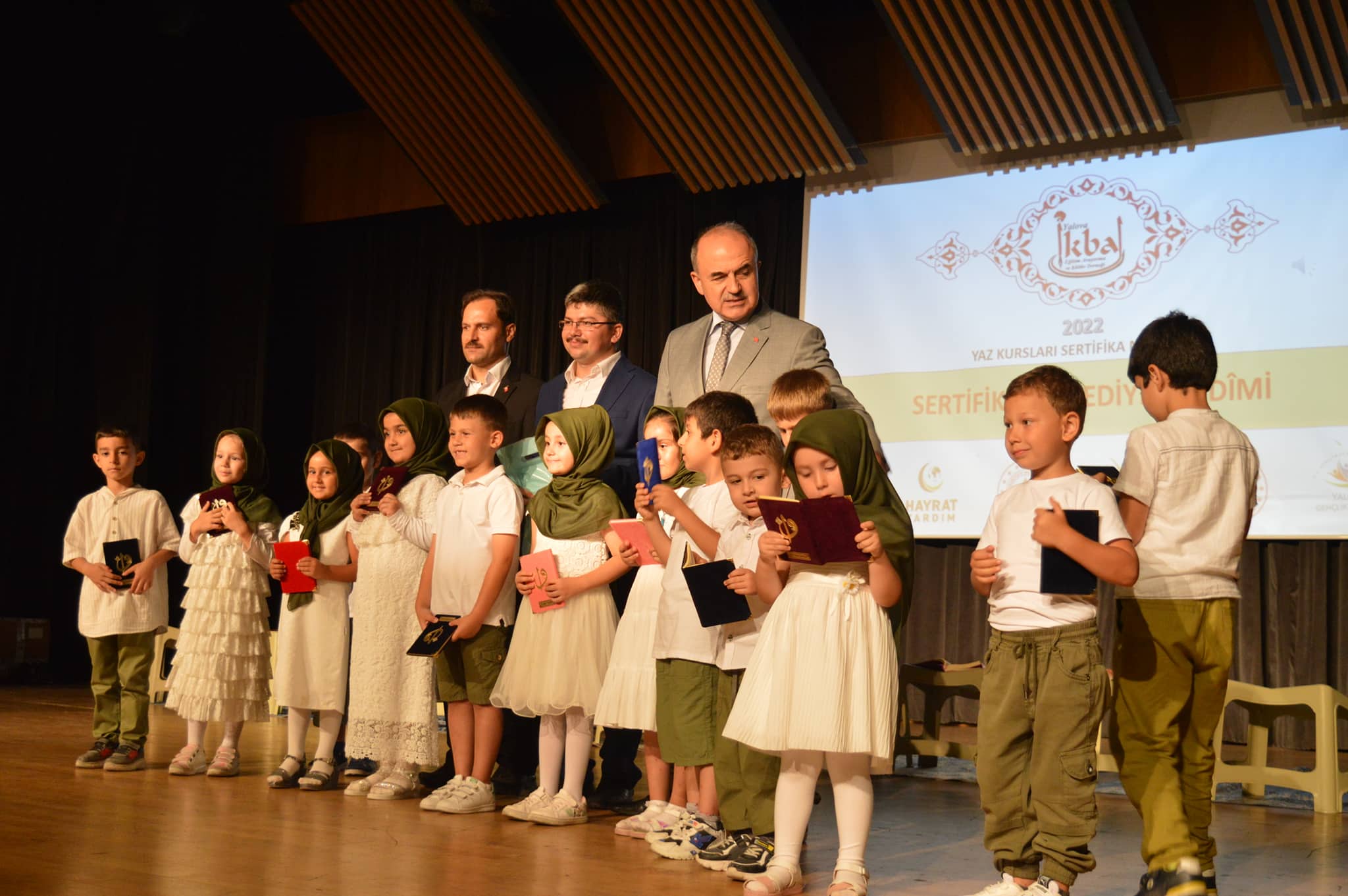 YAZ OKULU KAPANIŞ PROGRAMI COŞKUYLA GERÇEKLEŞTİ