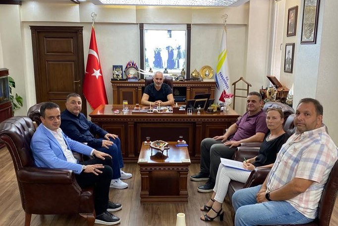 YÜZDE 30 ZAM İÇİN İMZALAR ATILDI