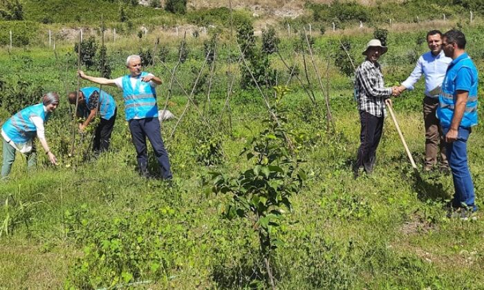 DEVA PARTİSİ YÖNETİMİNDEN ÇİFTÇİLERE ZİYARET