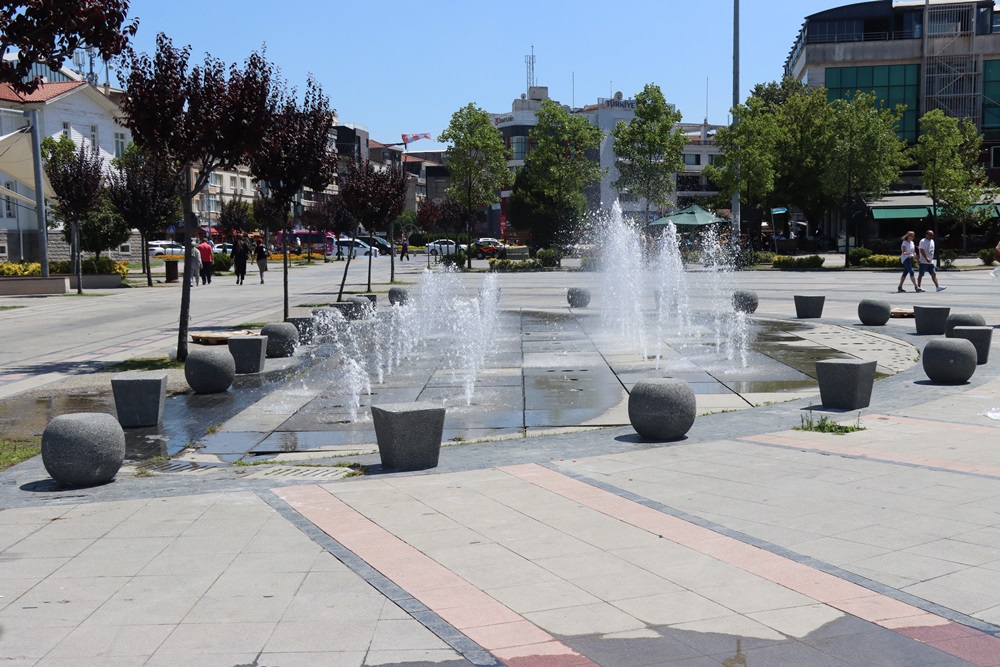 ESKİYEN OTURMA BİRİMLERİ YENİLERİYLE DEĞİŞTİRİLDİ