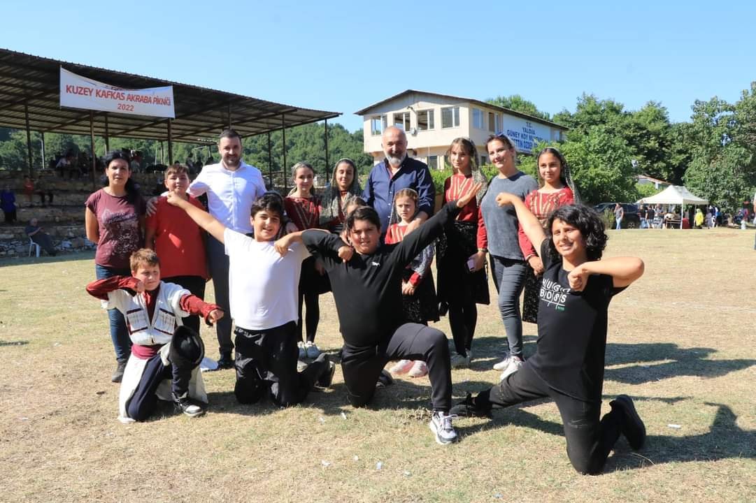 KUZEY KAFKAS AKRABA PİKNİĞİNE YOĞUN KATILIM