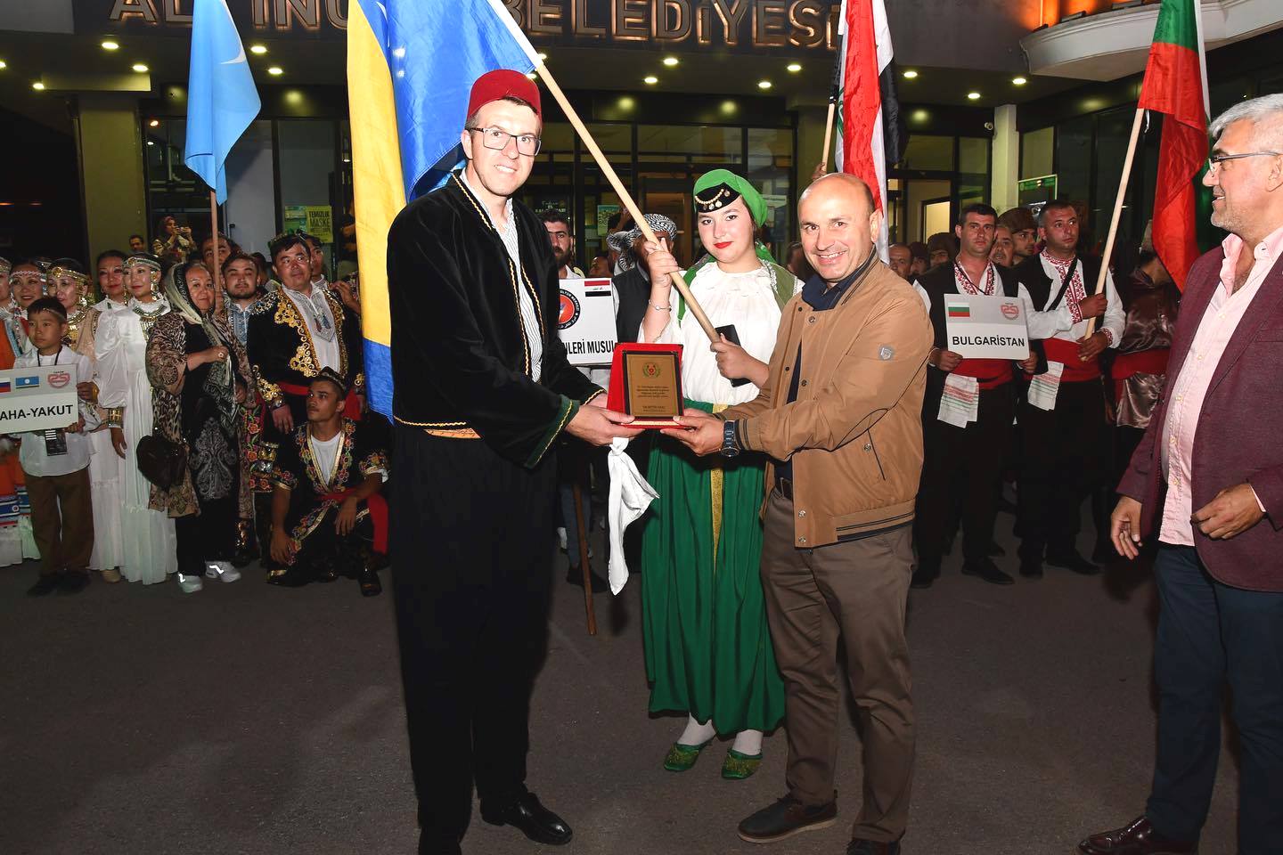 TÜRK DÜNYASI ALTINOVA’DA BULUŞTU