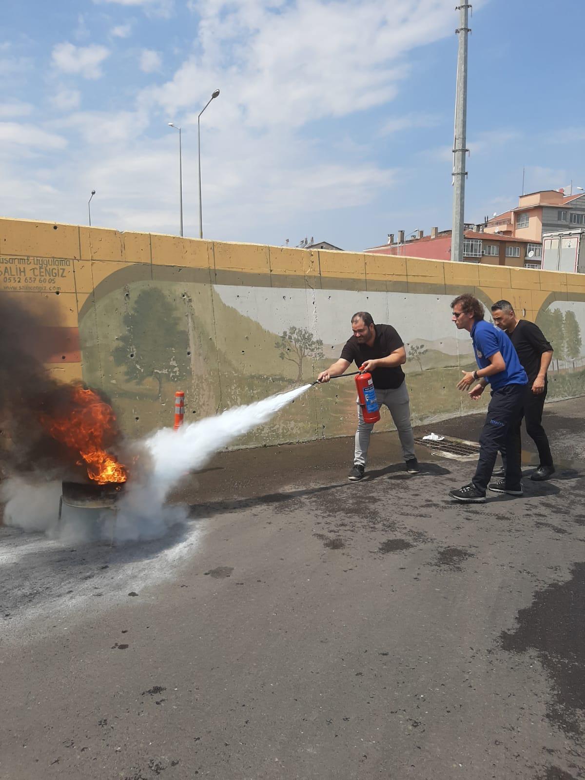 İTFAİYE EĞİTİMLERE SÜRÜYOR