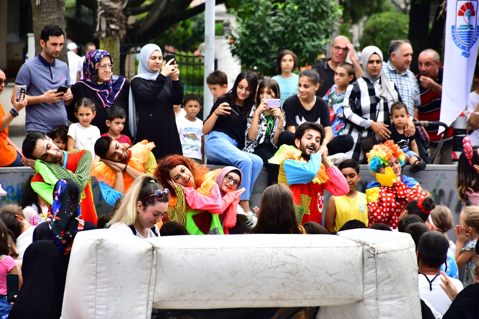 BAKAN DÖNMEZ YALOVA BELEDİYESİ ÇOCUK ETKİNLİĞİNE KATILDI