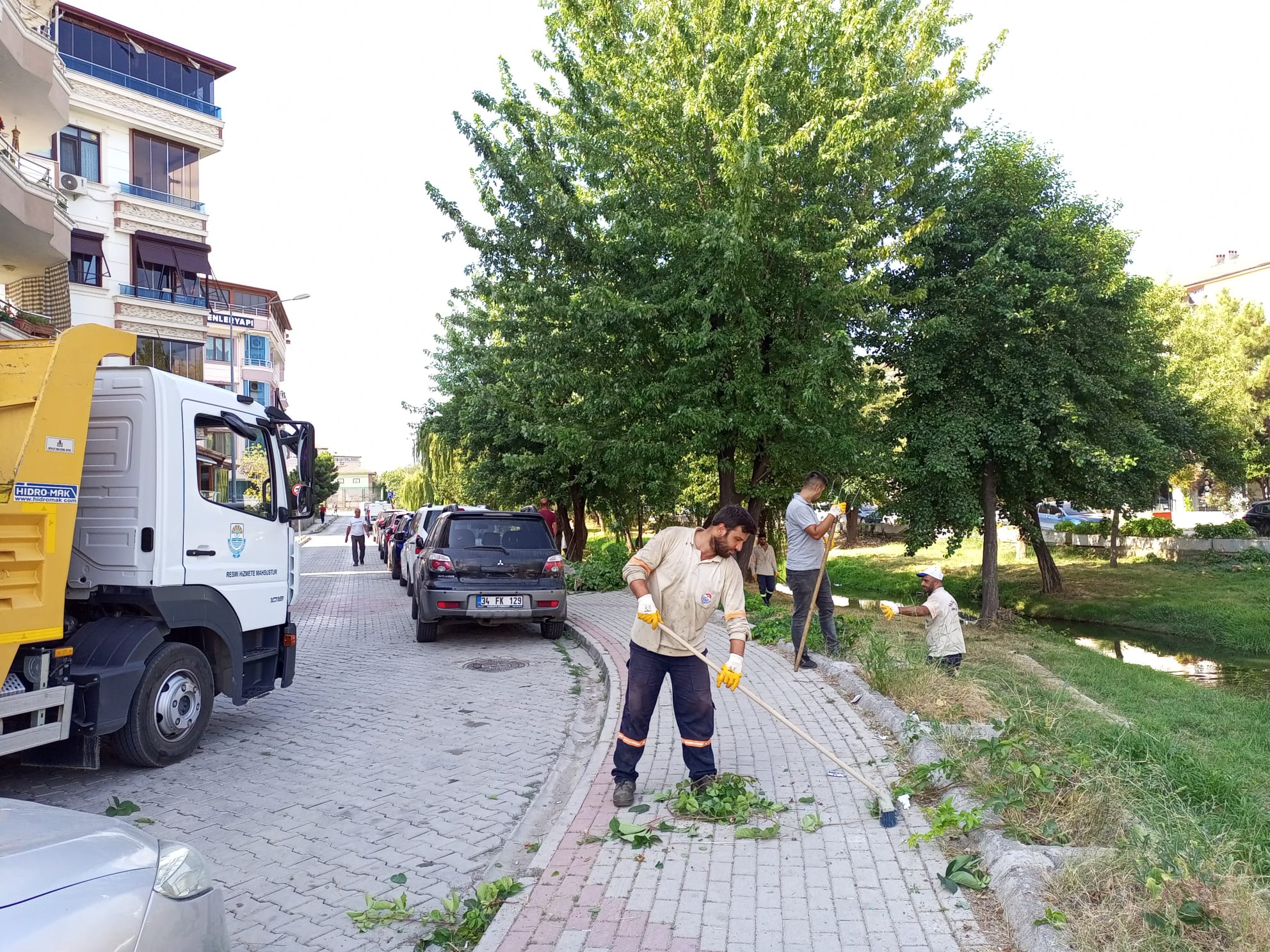 YABANİ OT TEMİZLEME ÇALIŞMALARI DEVAM EDİYOR