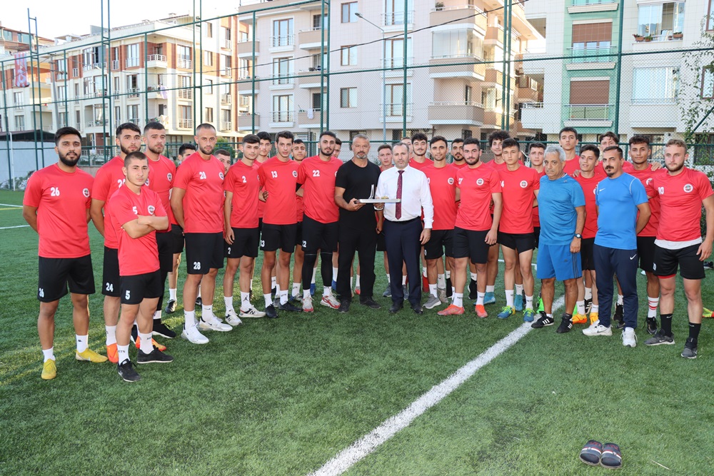 BAŞKAN VEKİLİ TUTUK, YALOVASPOR’U ZİYARET ETTİ