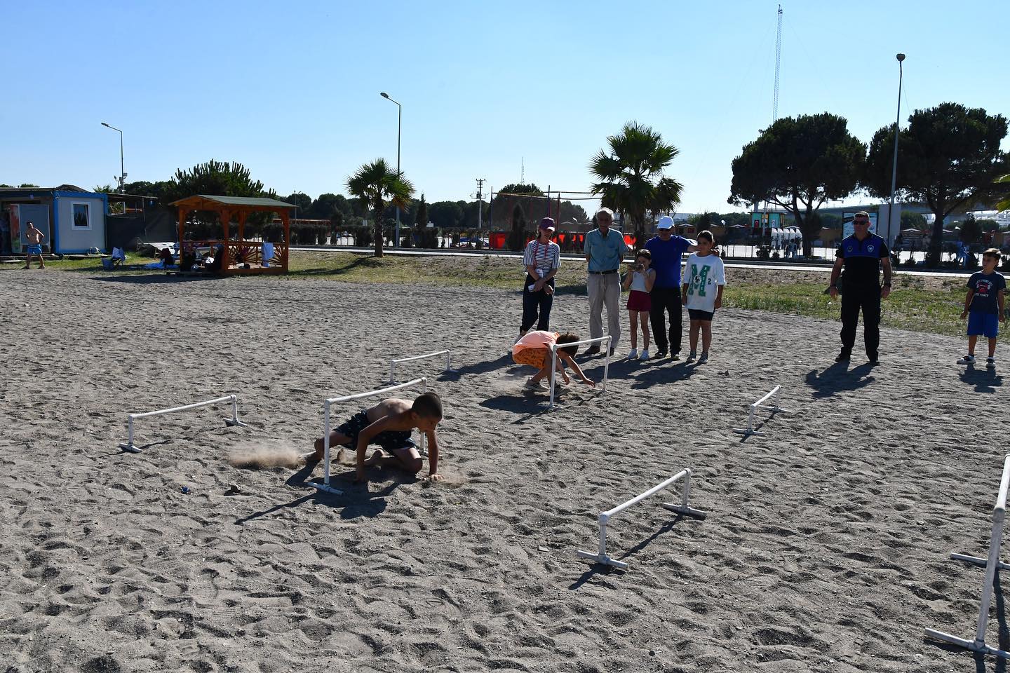 ÇOCUKLAR, SURVİVOR PARKURUNDA EĞLENEREK YARIŞTILAR