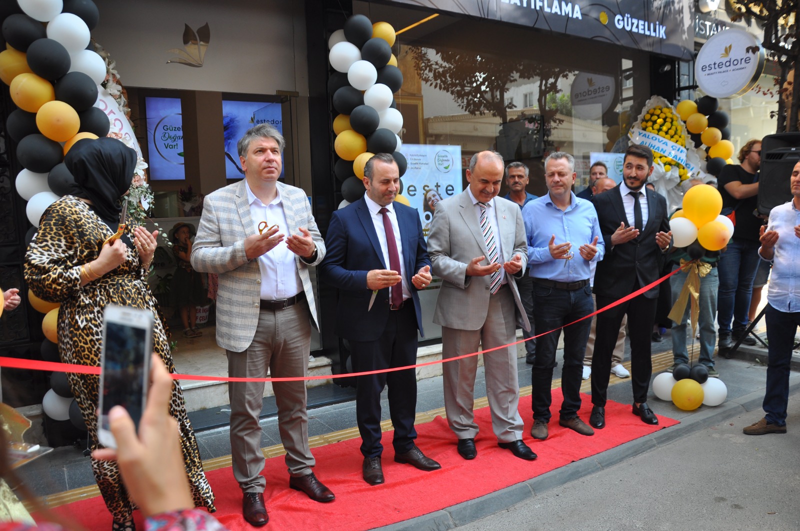 “ESTEDORE BEAUTY PALACE” DUALARLA AÇILDI