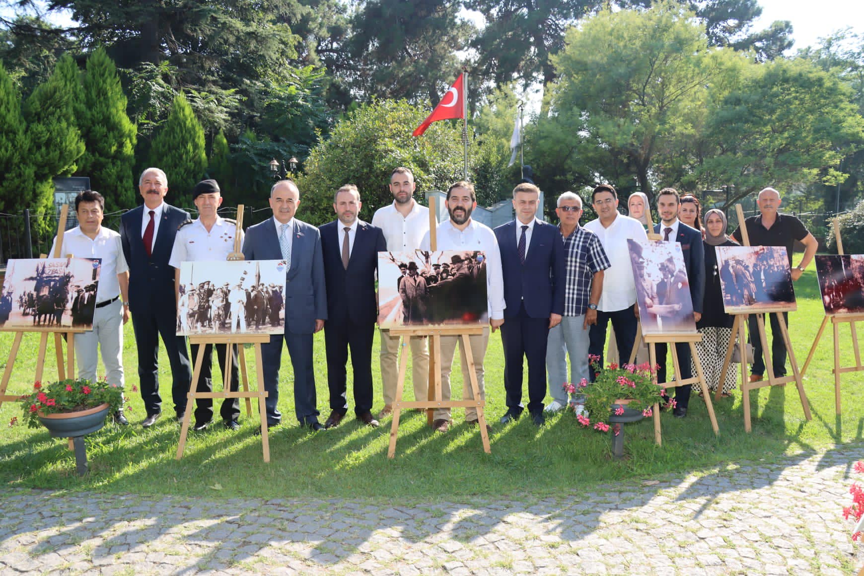 YÜRÜYEN KÖŞK’DE ATATÜRK SERGİSİ AÇILDI