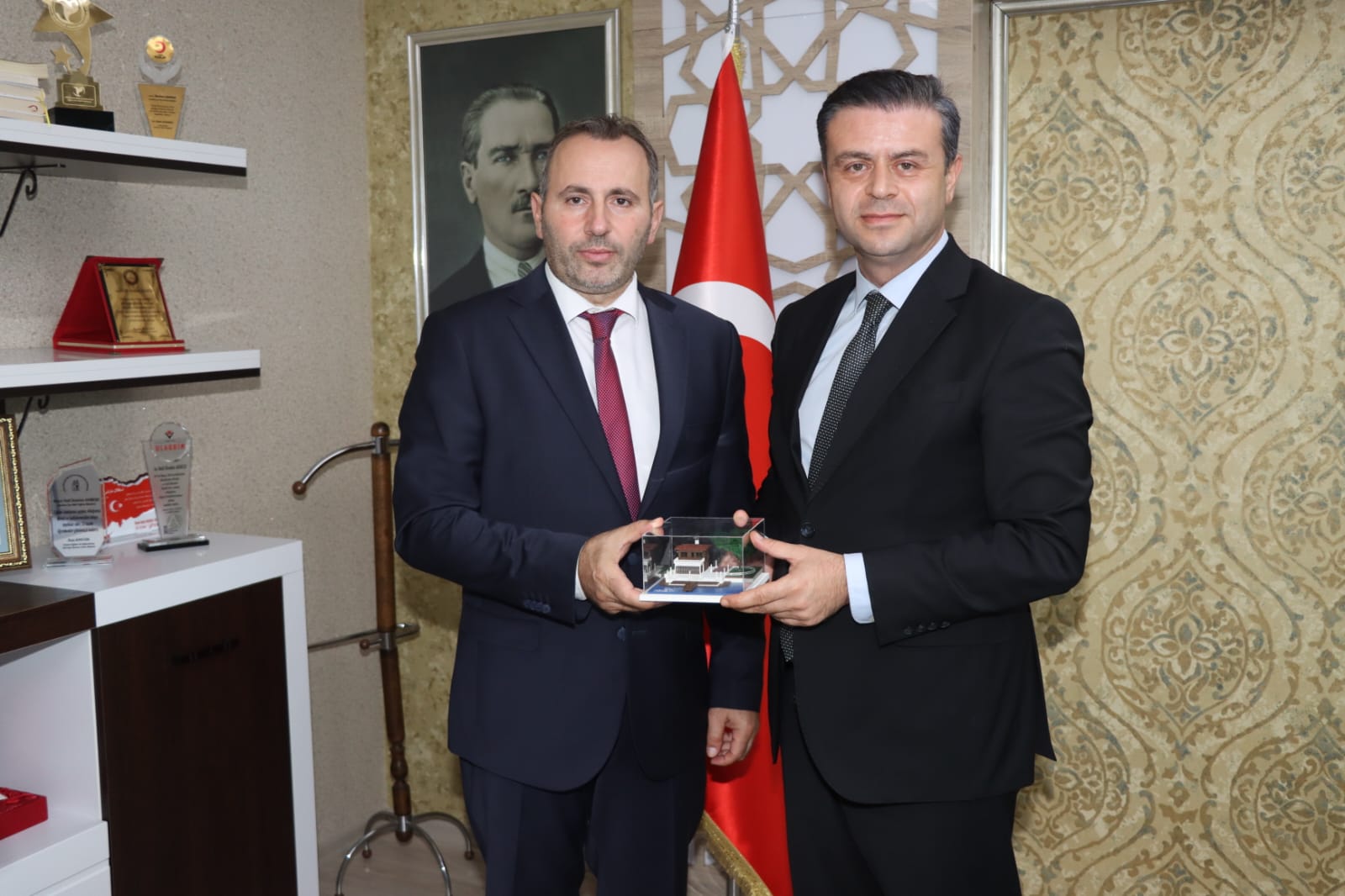 TUTUK, BAŞSAVCI ÖKSÜZ VE MİLLİ EĞİTİM MÜDÜRÜ AKMEŞE’Yİ ZİYARET ETTİ