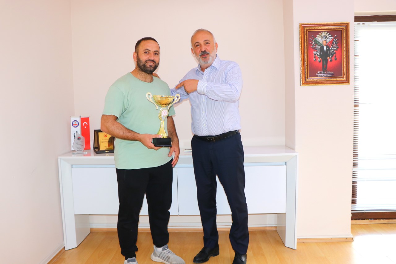 KARATEDE YÜKSEKTEPE VE TAKIMINDAN DÜNYA ŞAMPİYONLUĞU