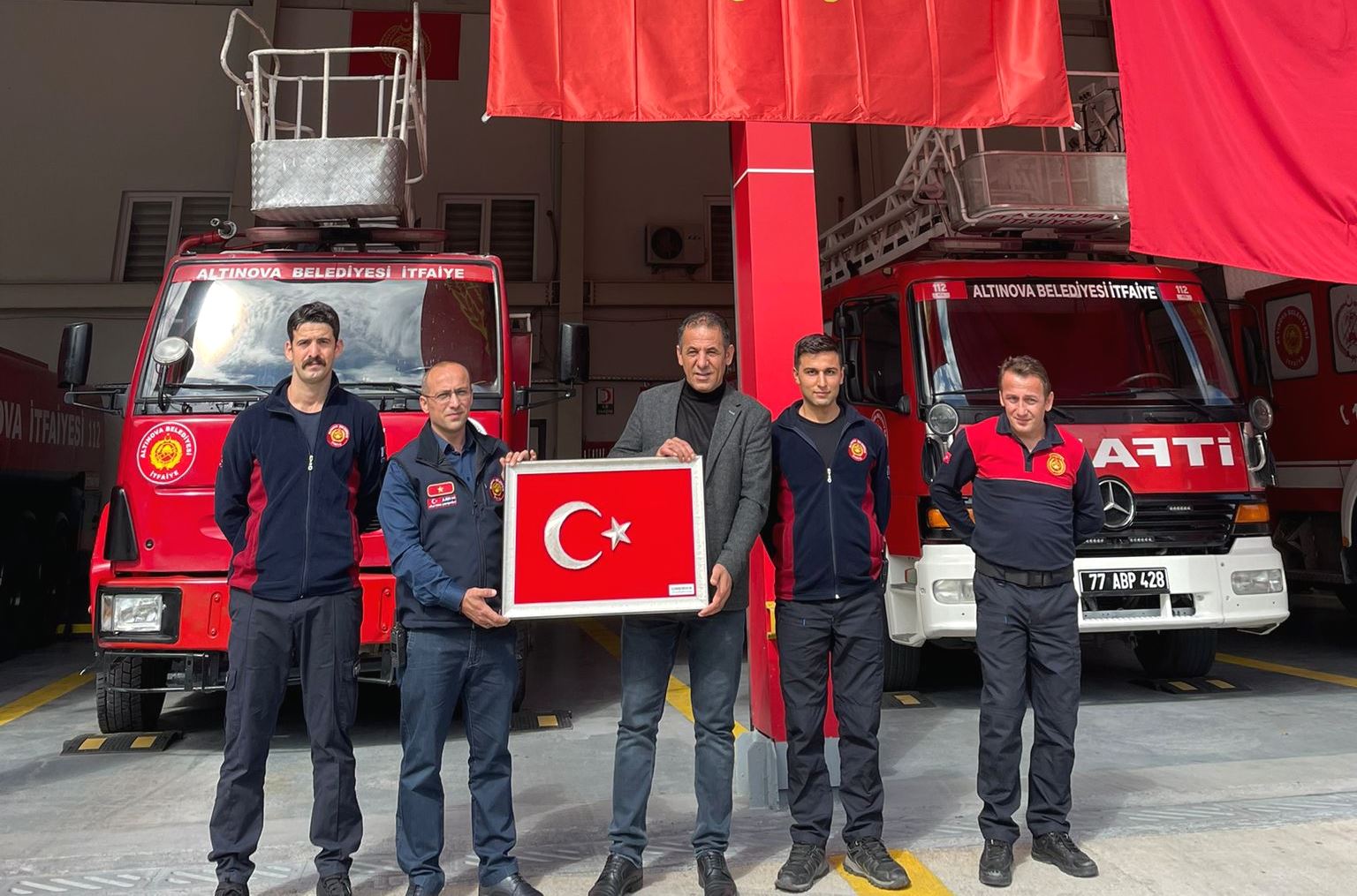 ALTINOVA İTFAİYESİ, MİSAFİRLERİNİ AĞIRLIYOR