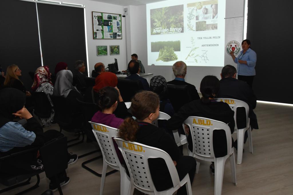 TIBBİ BİTKİLERİN ÜRETİM OLANAKLARI ELE ALINDI