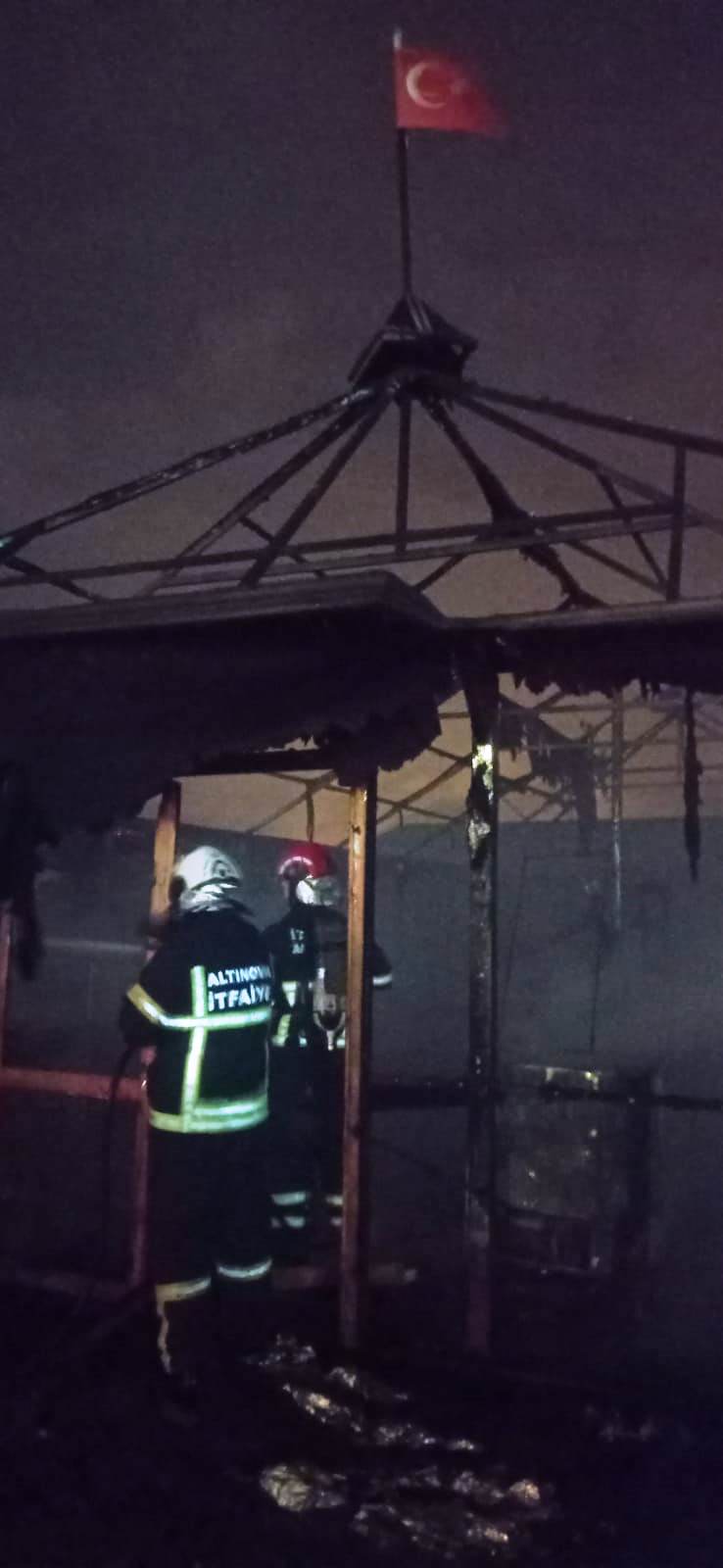 ALTINOVA’DA CAFE YANGINI KORKUTTU