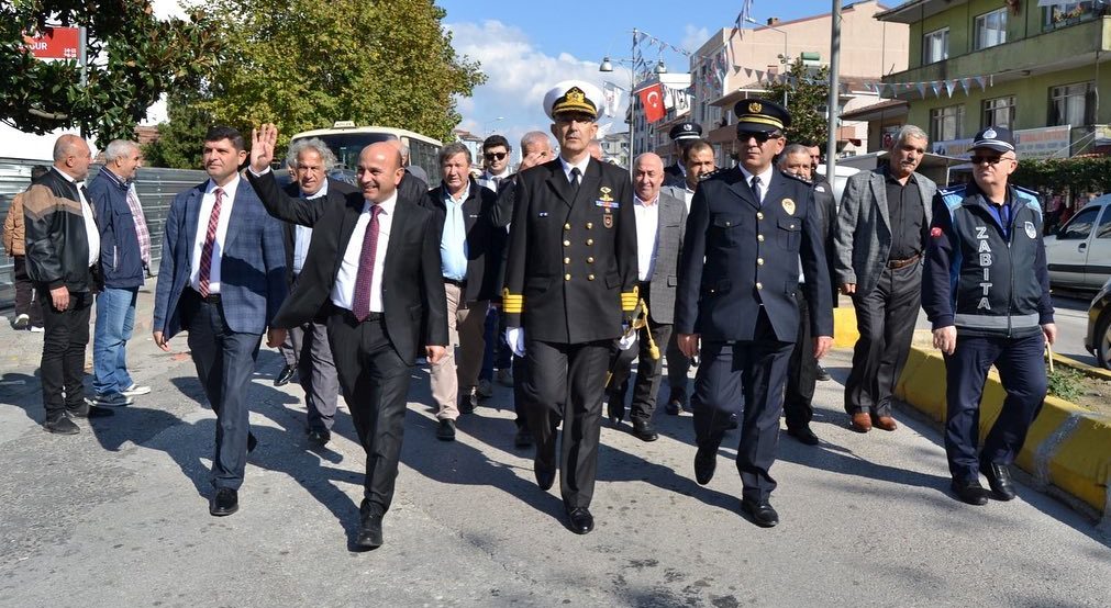 300 METRELİK TÜRK BAYRAĞI İLE ‘CUMHURİYET YÜRÜYÜŞÜ’ HAYRAN BIRAKTI