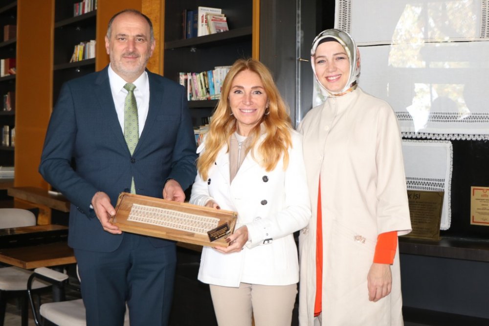 BAŞKANI SOYER’DEN MODACI DİLEK HANİF’E ÇINARCIK İŞİ