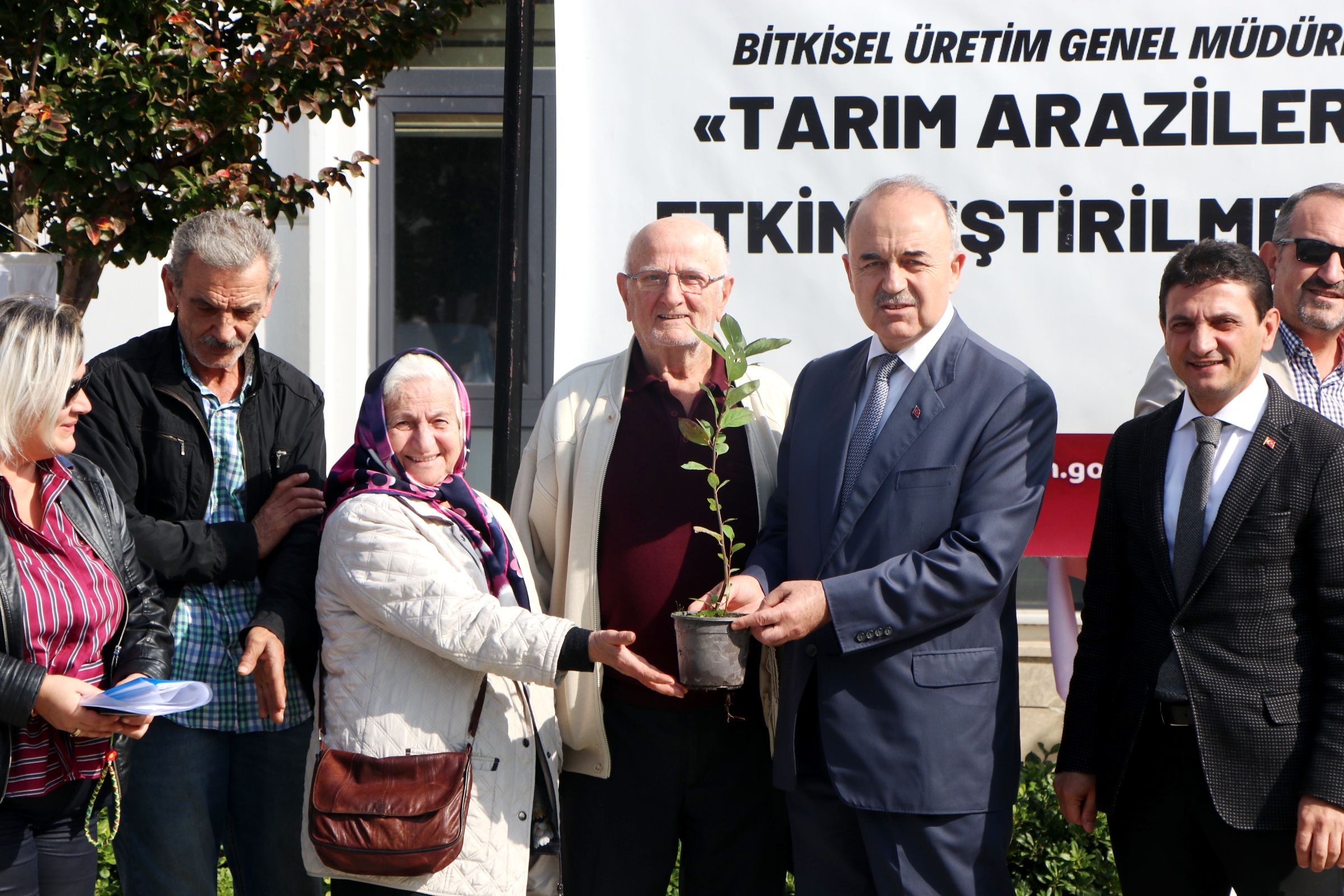 ÇİFTÇİLERE TAKEP PROJESİ KAPSAMINDA 10.200 ADET ARONYA FİDANI TESLİM EDİLDİ