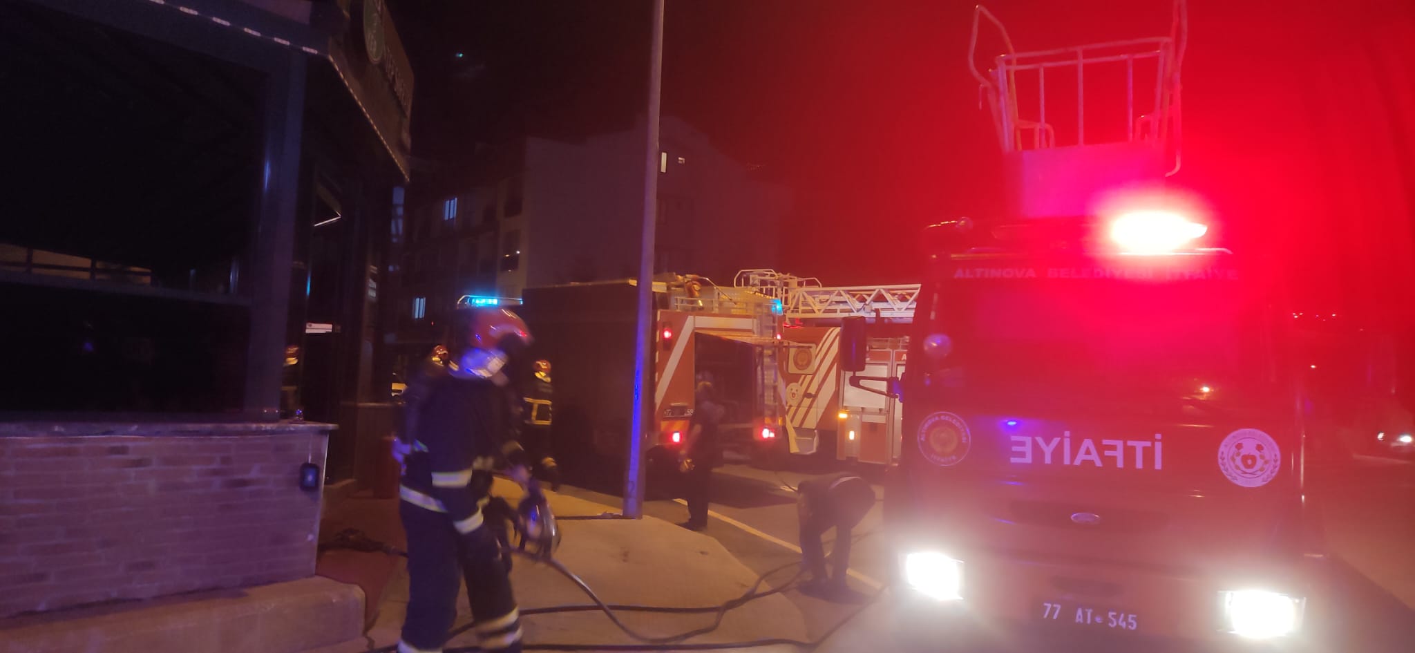 ALTINOVA’DA BACA YANGINI KORKUTTU