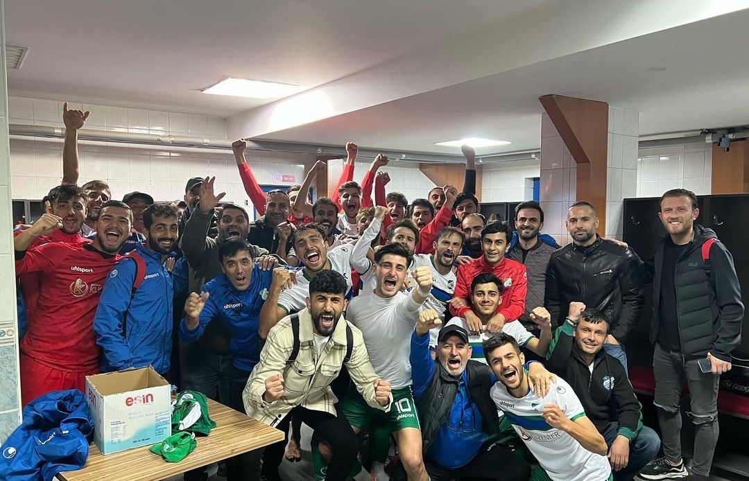 YEŞİLOVA SPOR, LİGDEKİ RAKİPLERİNE GÖZDAĞI VERDİ.. İLK MAÇ 9-0