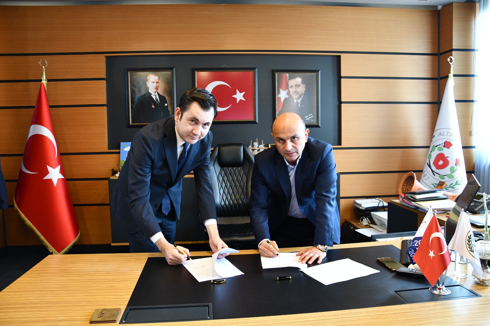 ALTINOVA BELEDİYESİ PERSONELİNE 18 BİN 200 LİRA MAAŞ PROMOSYONU