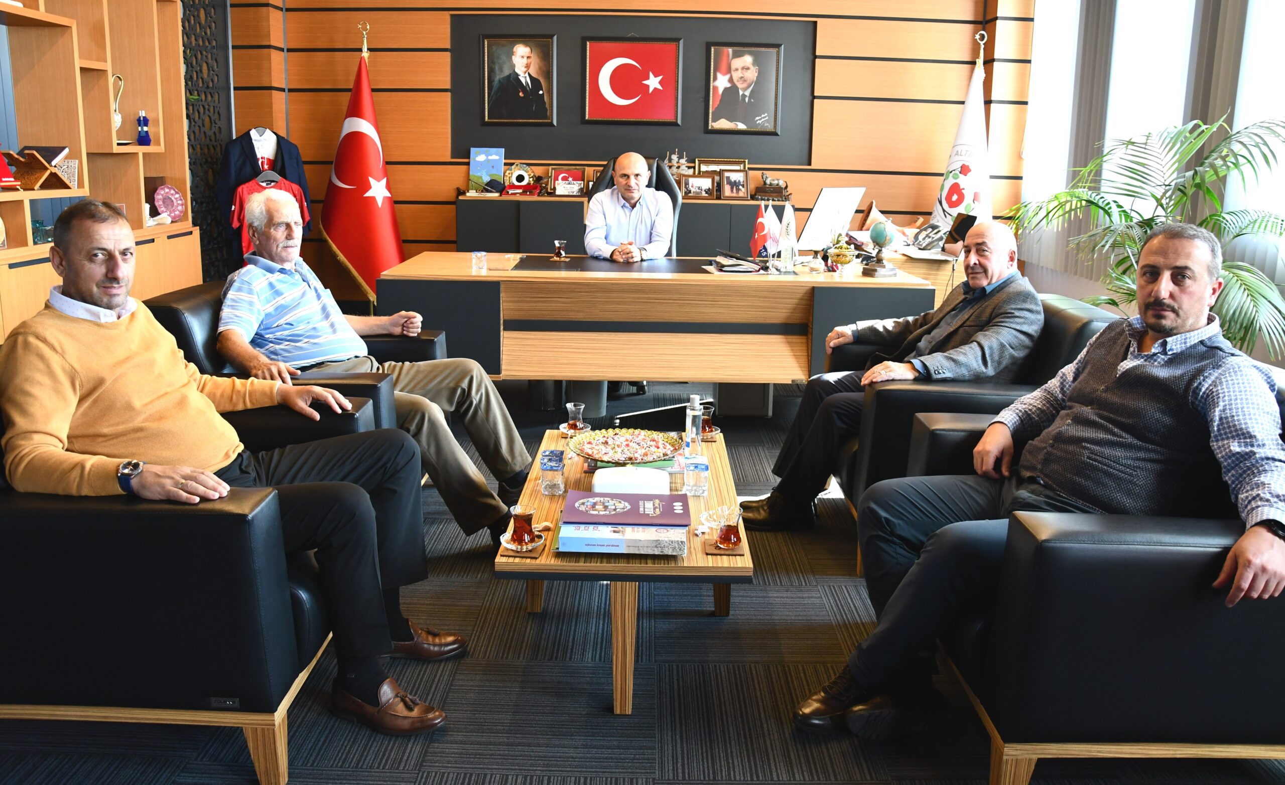 BAŞKAN ORAL’A ARTVİN’DEN MİSAFİR GELDİ