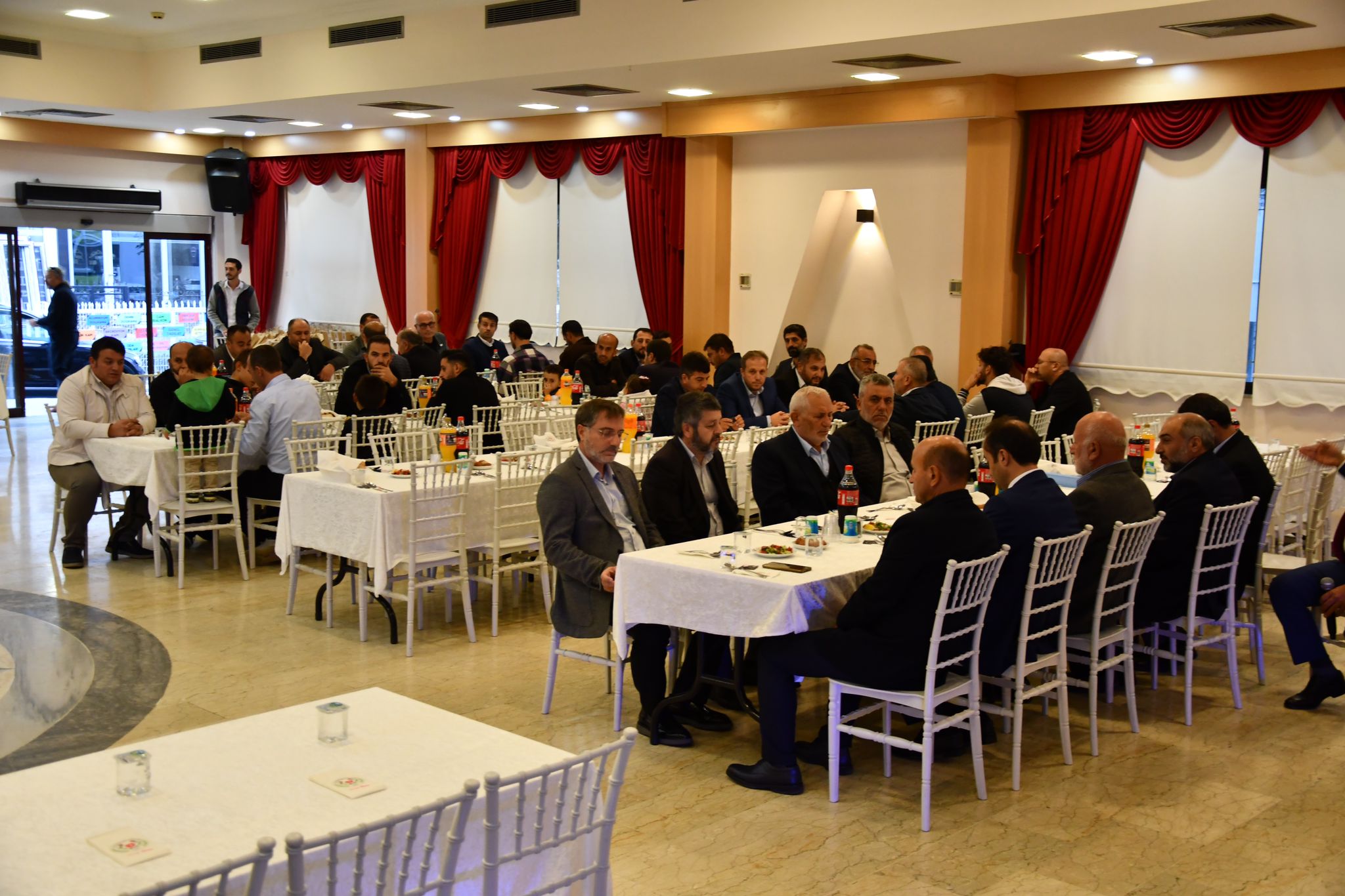 ALTINOVA’DA DİN GÖREVLİLERİ YEMEKTE BULUŞTU