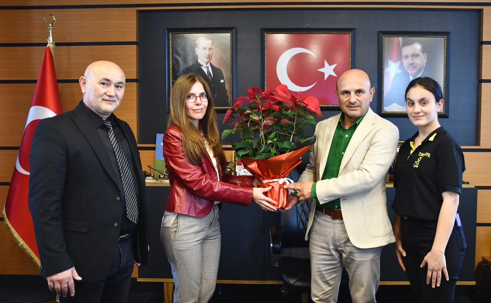 GAZETECİ ADAYLARI SORDU BAŞKAN ORAL CEVAPLADI