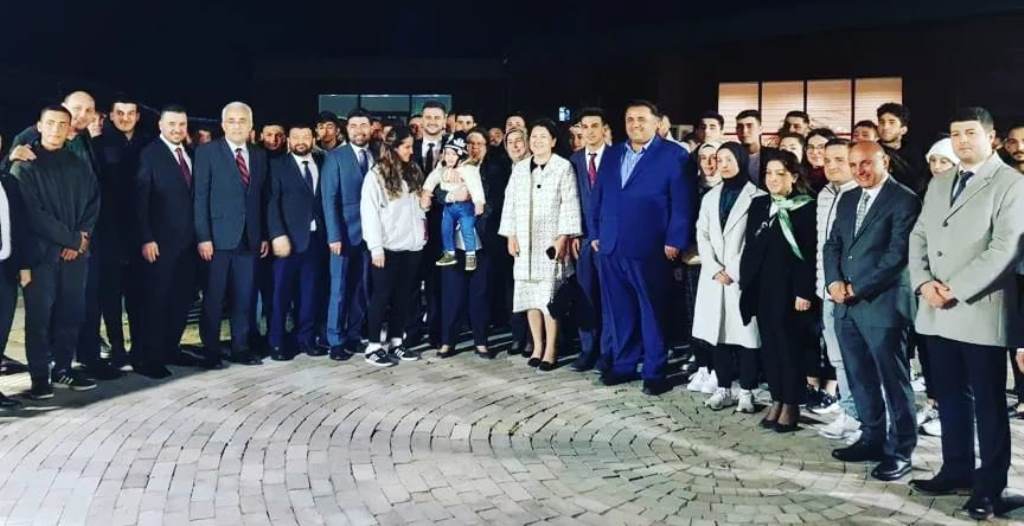 BAKAN YANIK, ALTINOVA’DA GENÇLERLE BULUŞTU