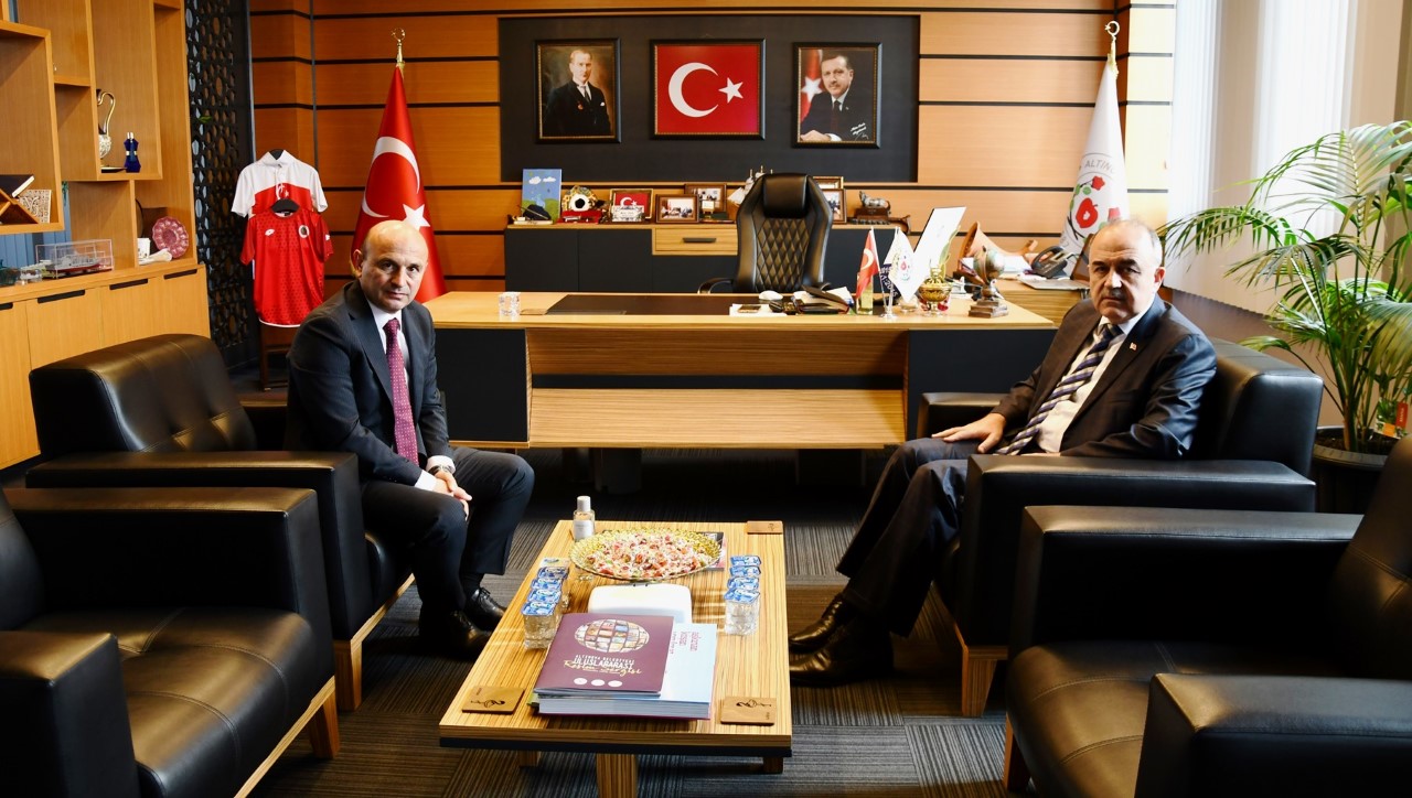 VALİ EROL’DAN BAŞKAN ORAL’A ZİYARET