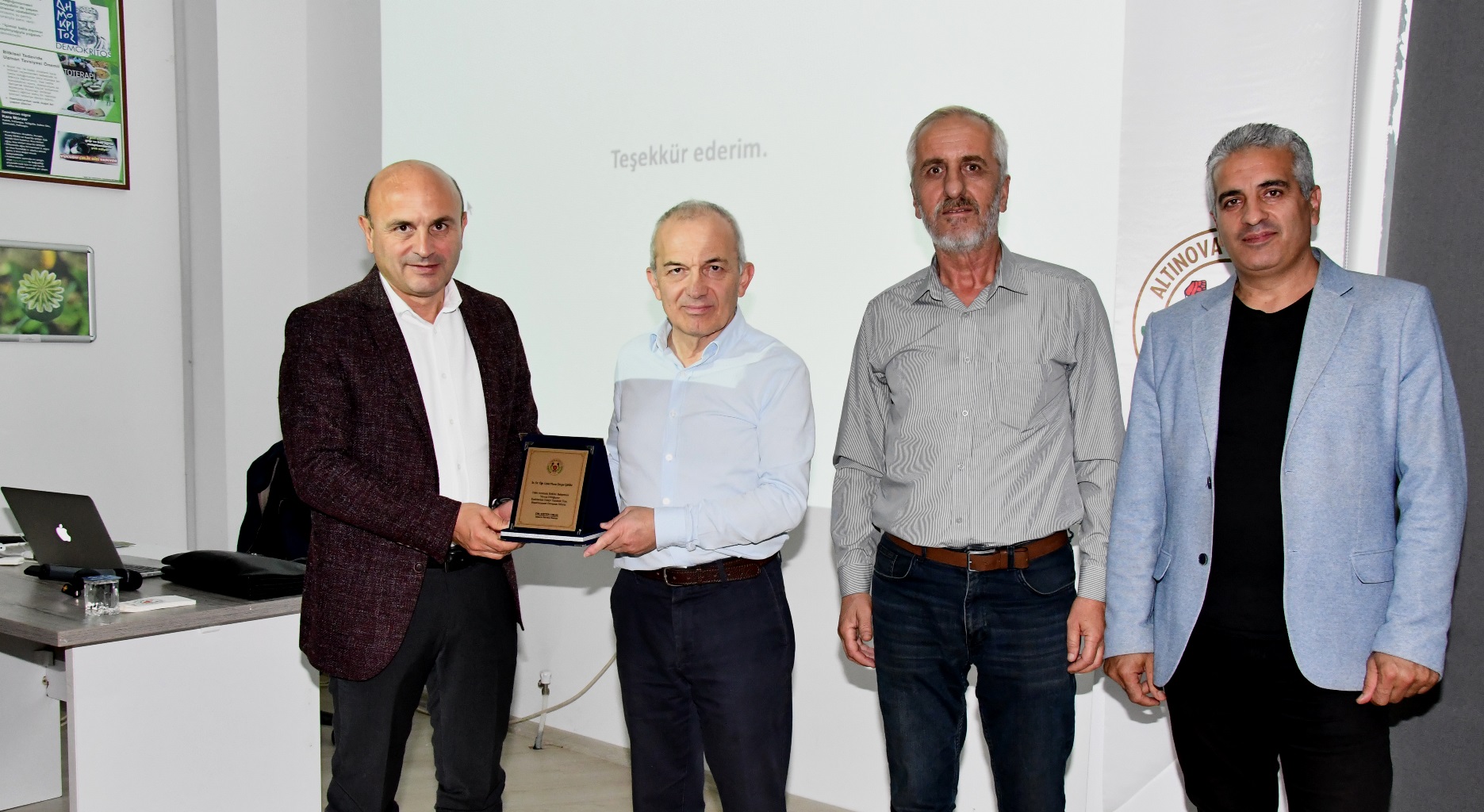 DÜNYADA VE TÜRKİYE’DE BOTANİK BAHÇELER ELE ALINDI