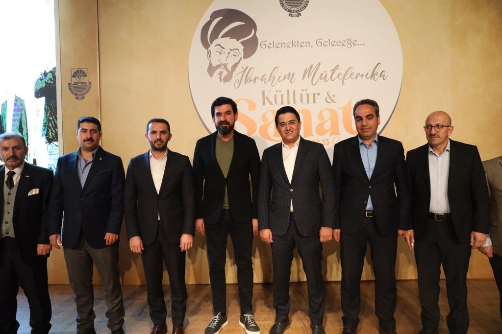 YALOVA’DA KÜLTÜR SANAT SEZONU SERDAR TUNCER VE KAPTAN PENGU İLE SÜRDÜ