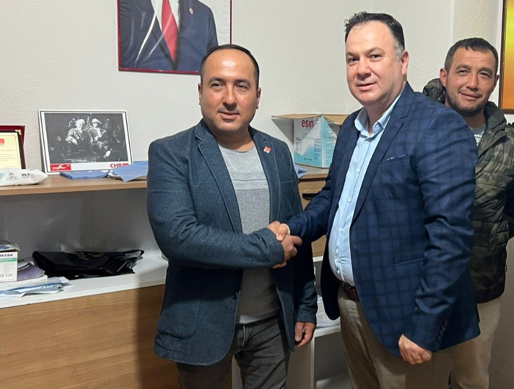 TAŞKÖPRÜ CHP’DE YENİ ÜYELERE ROZETLER TAKILDI