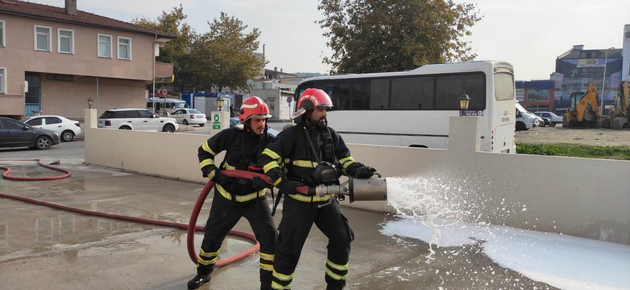 ALTINOVA İTFAİYESİNDEN TERSANEYE EĞİTİM