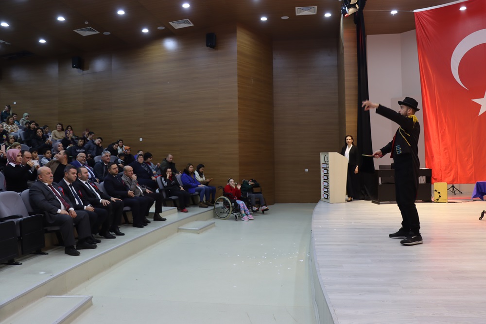 özel çocuklara yalova belediyesi’nden illüzyon gösterisi