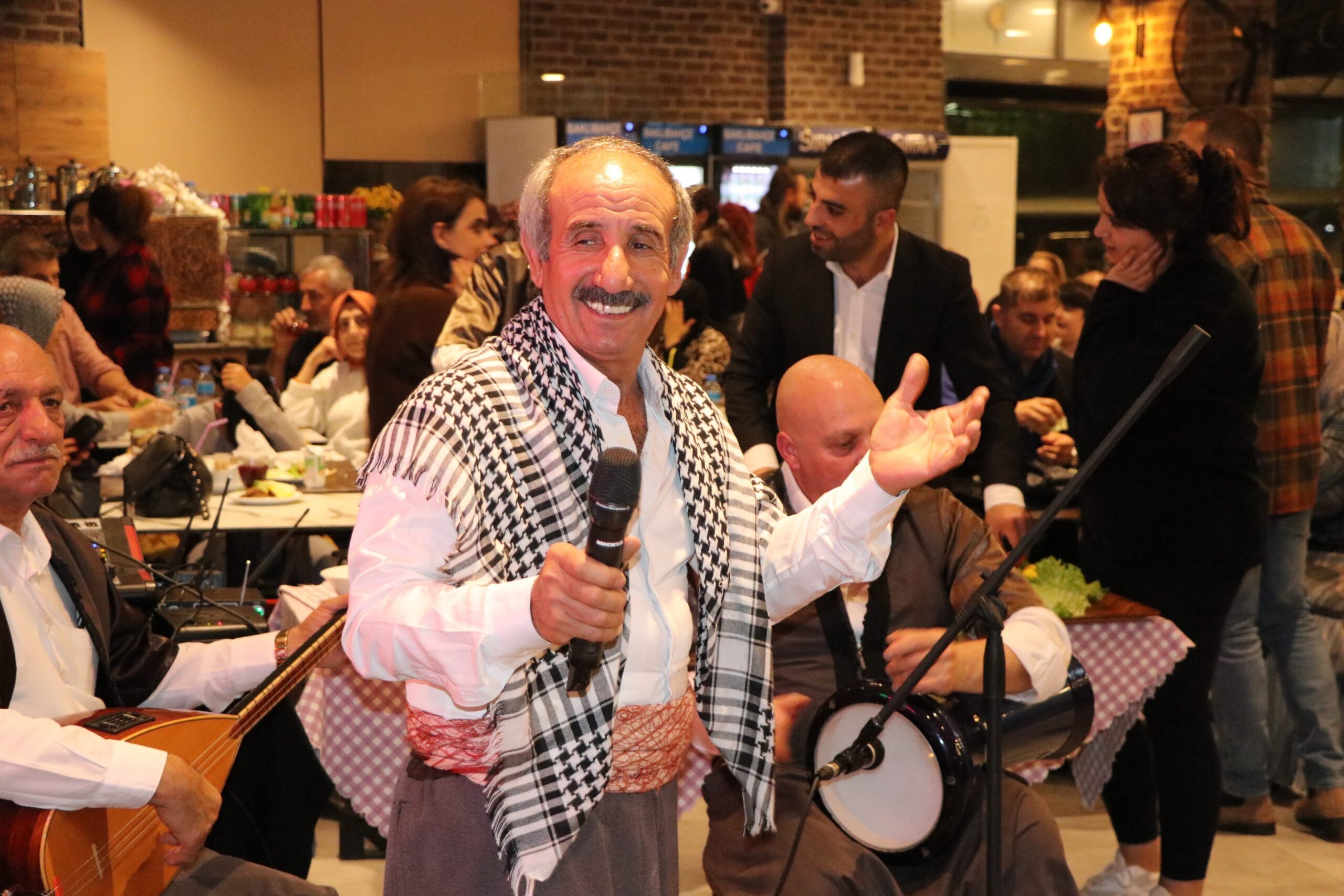 ÇİFTLİKKÖY SAKLI BAHÇE’DE URFA SIRA GECELERİ MEST ETTİ