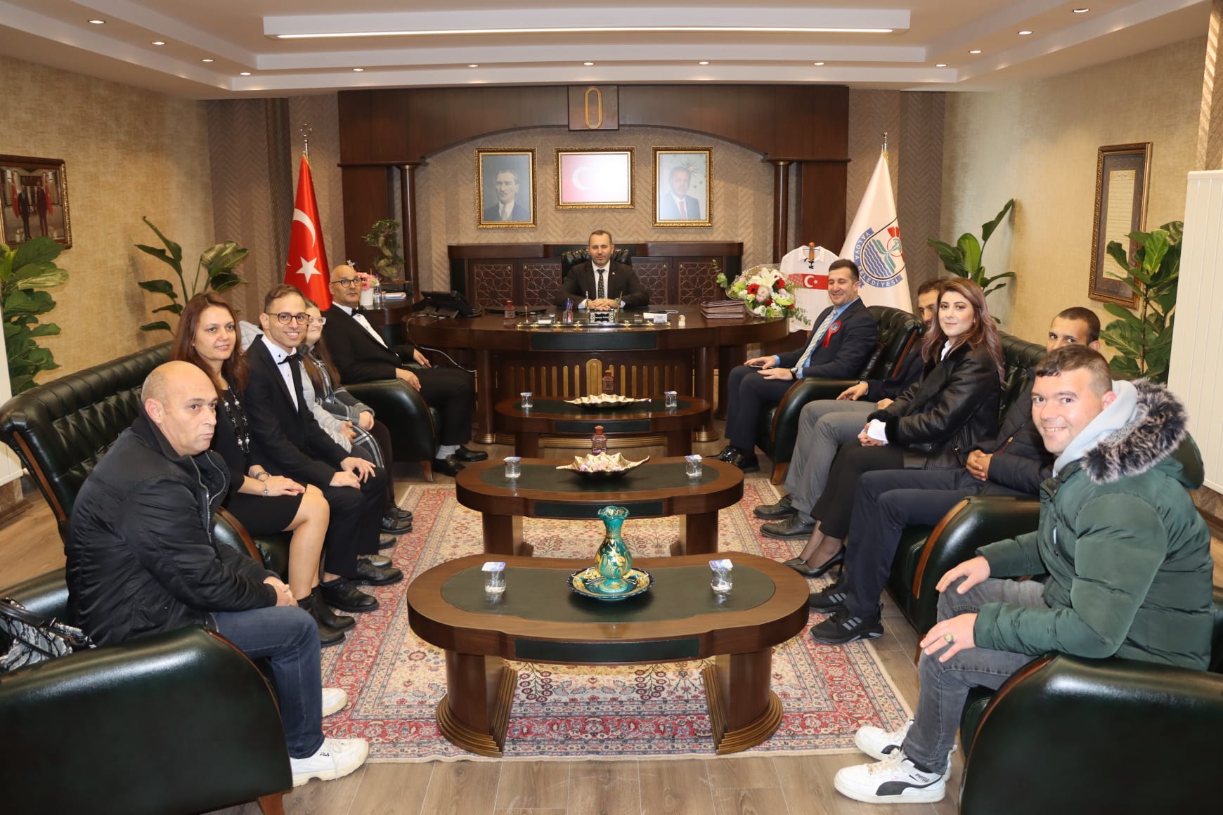 Başkan vekili tutuk’a özel bireylerden özel hediye