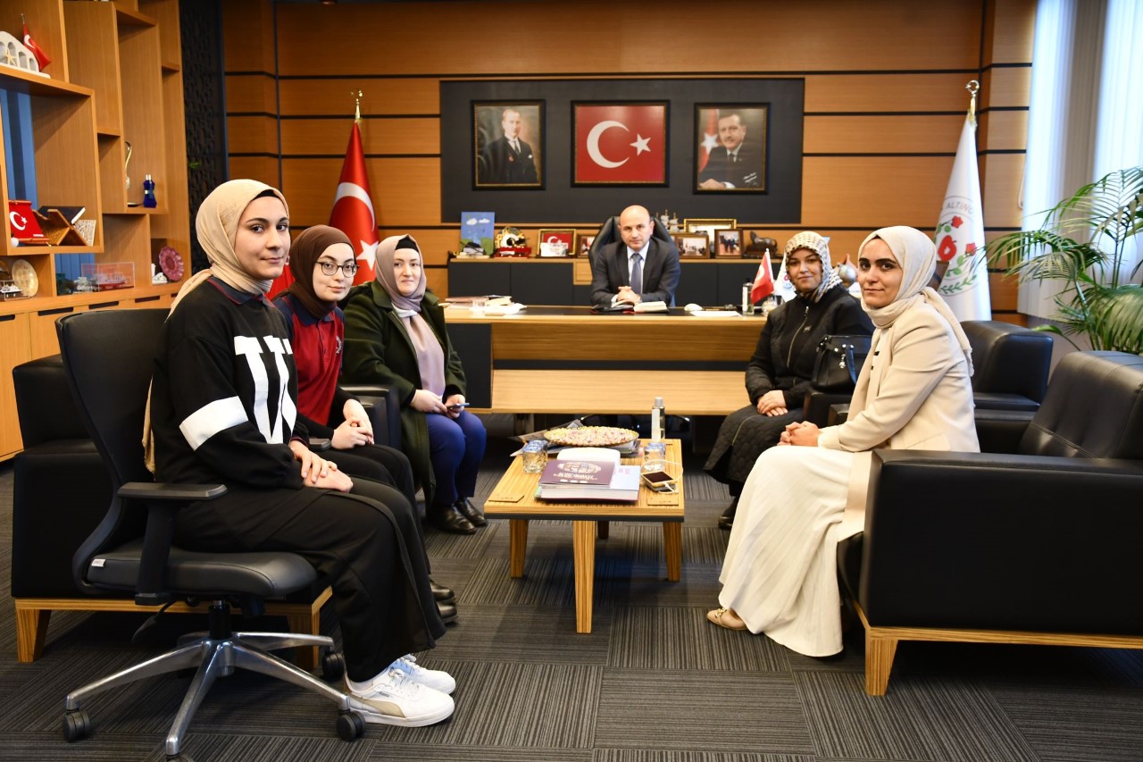 ORAL:GENÇLERİMİZ İSTESİN, BİZ YAPALIM