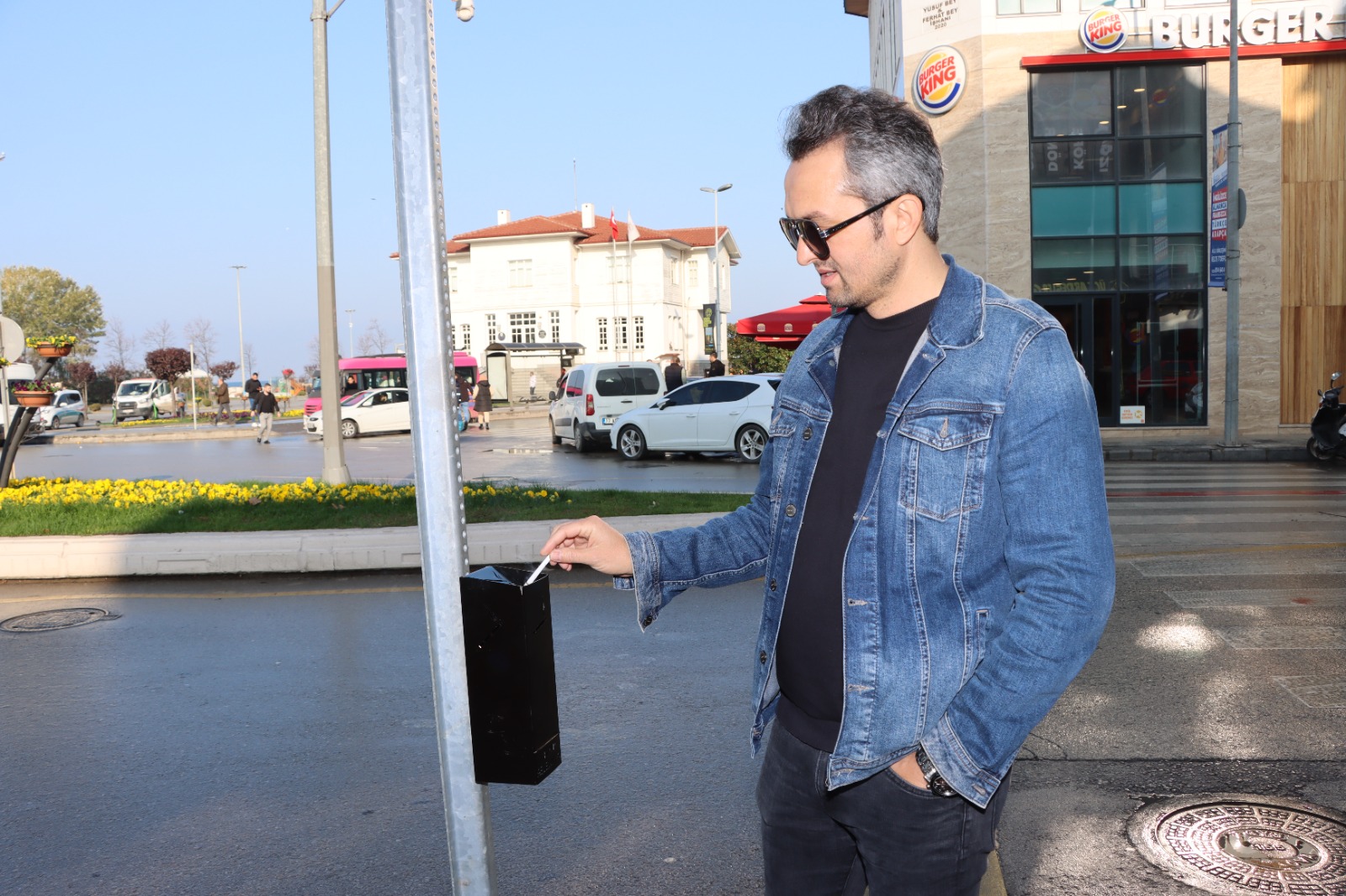 YALOVA’YA İZMARİT TOPLAMA KUTULARI