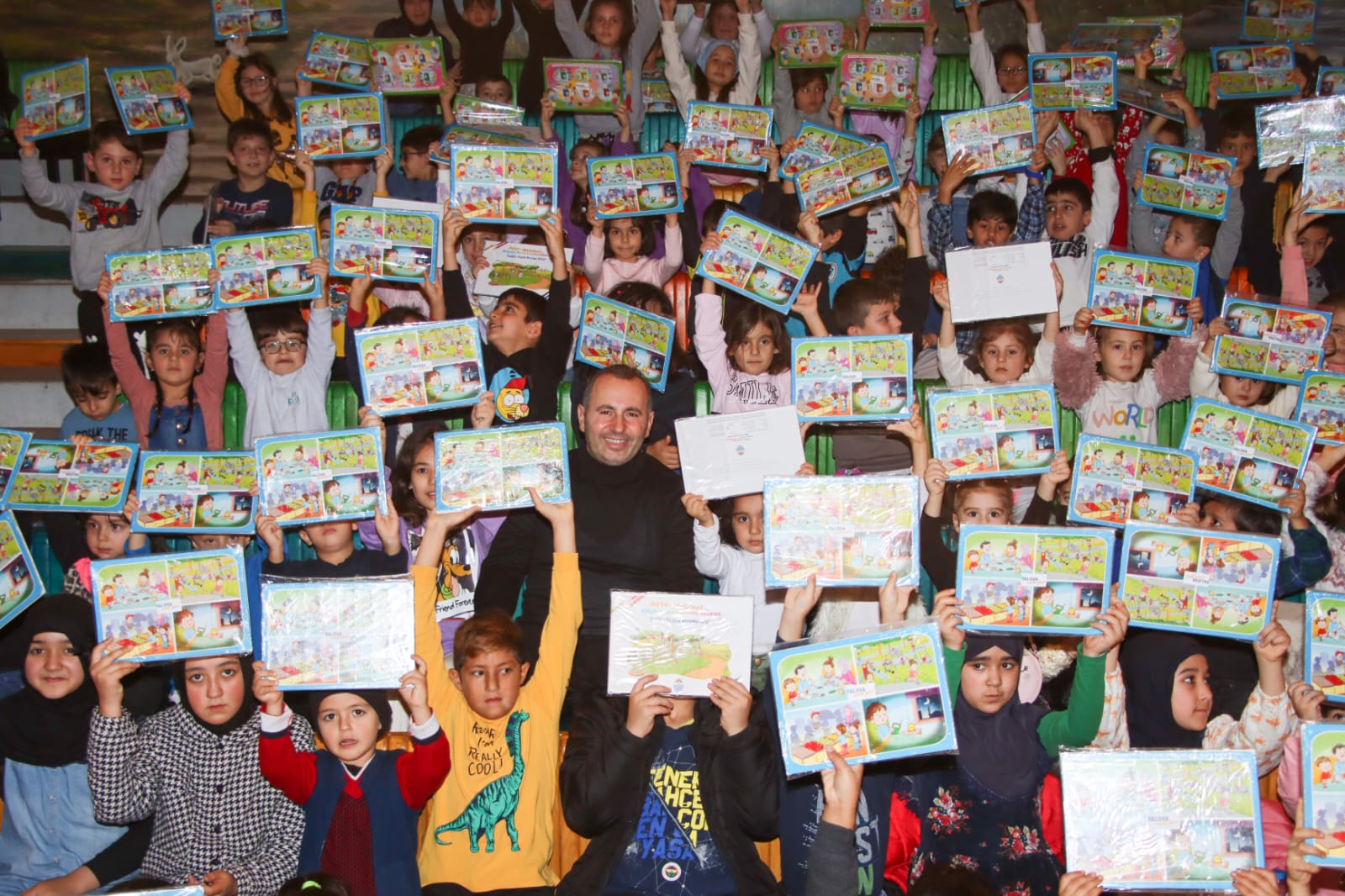 MİNİKLERDEN ‘BAŞKAN AMCA’YA TEŞEKKÜR VAR