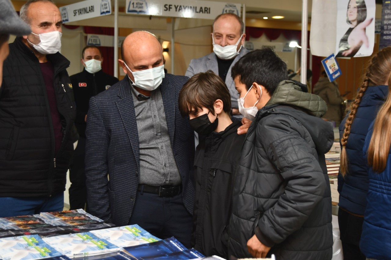 ALTINOVALILAR, KİTAPLARLA BULUŞACAK