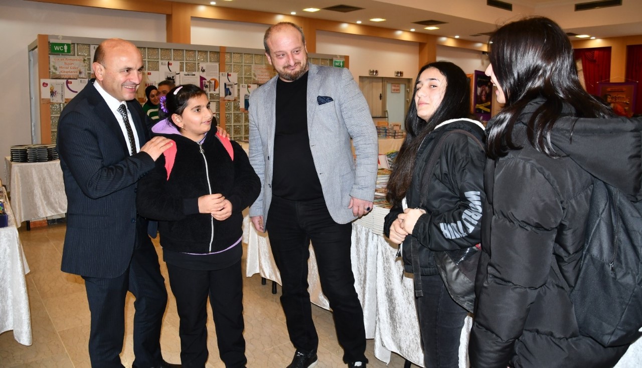 KİTAP FUARINA YOĞUN İLGİ