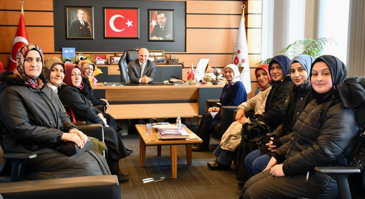 AK KADINLARDAN, BAŞKAN ORAL’A ZİYARET