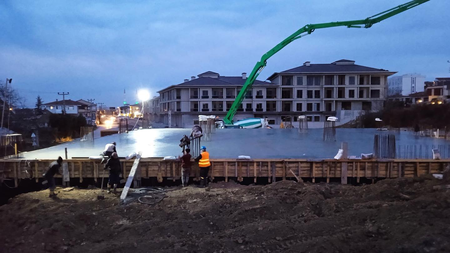 KADIKÖY’DE MEYDAN OTOPARK ÇALIŞMASI