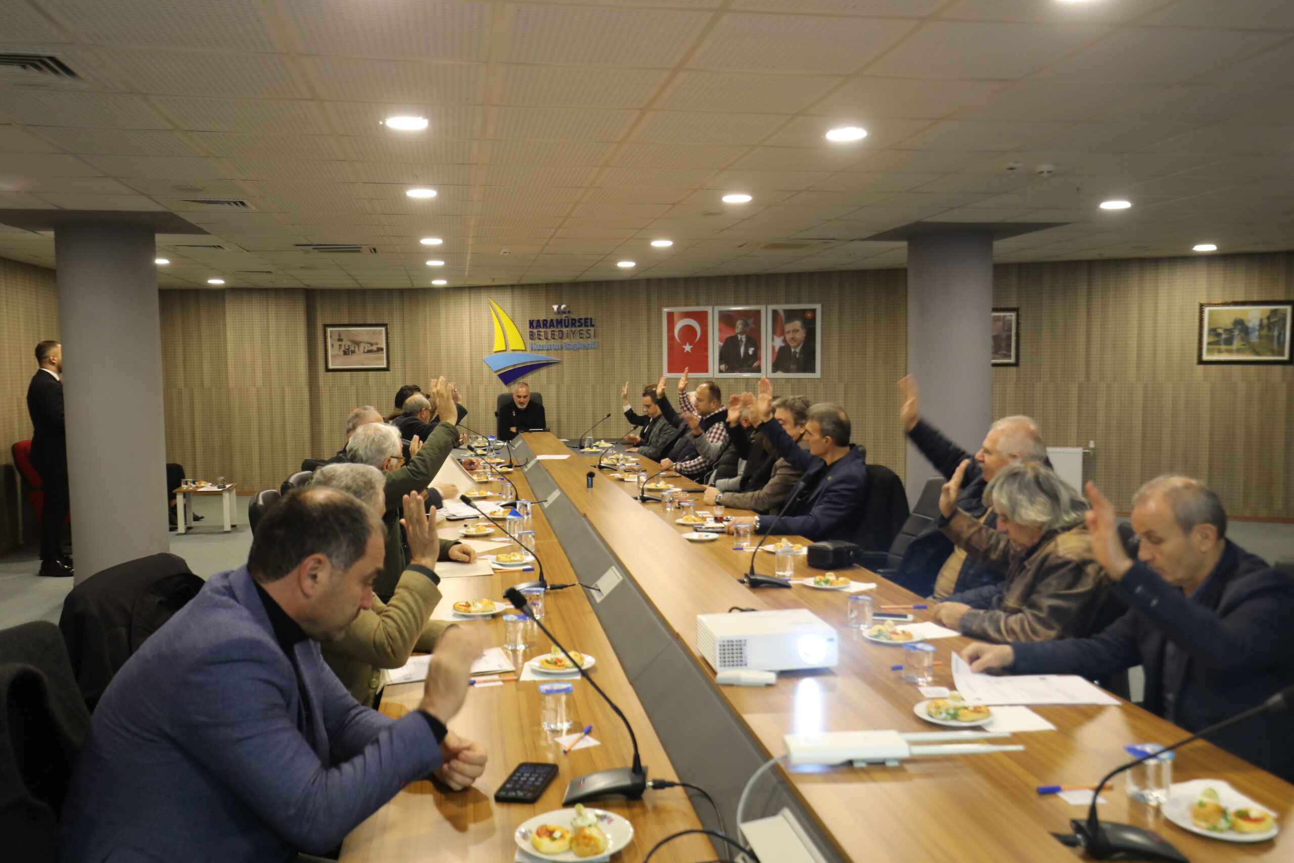 KARAMÜRSEL’DE, 2023 YILININ İLK MECLİS TOPLANTISI YAPILDI