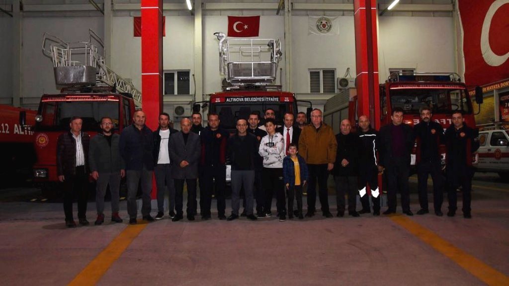 YILBAŞI GECESİ YALNIZ DEĞİLLERDİ