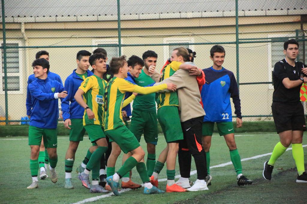 ALTINOVA BELEDİYE SPOR FİNALE ADINI YAZDIRDI