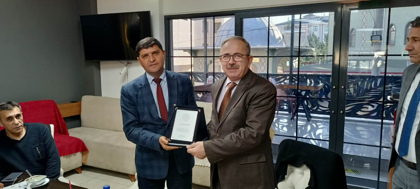 KADİR HOCA’YA VEDA YEMEĞİ