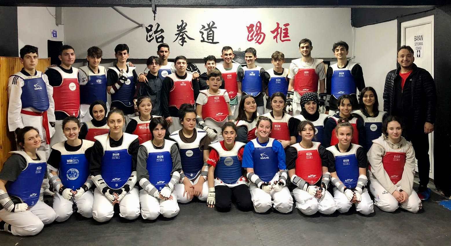 ALTINOVA TEKVANDO TAKIMI, DURMAK BİLMİYOR