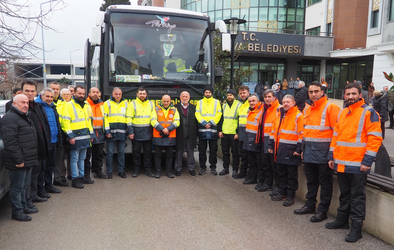 BAŞKAN ORAL VE EKİBİ DEPREM BÖLGESİNE UĞURLANDI