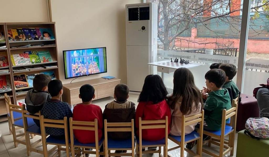 ALTINOVA HALK KÜTÜPHANESİ’NDE SİNEMA KEYFİ